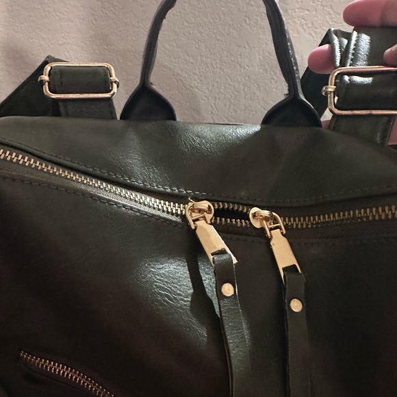 Modern+Chic Brielle green backpack - Picture 6 of 11